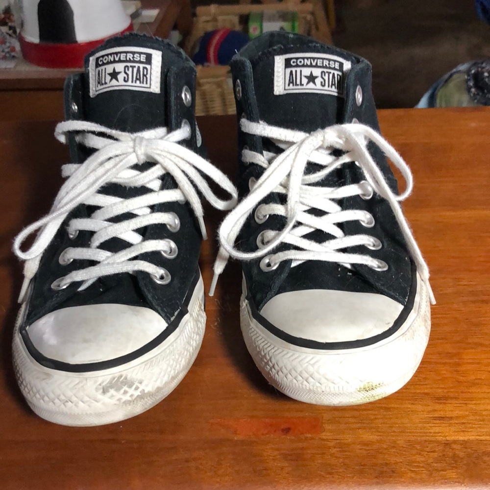 Converse All Star Women size 9 Black Good Condition. Mid tops.
